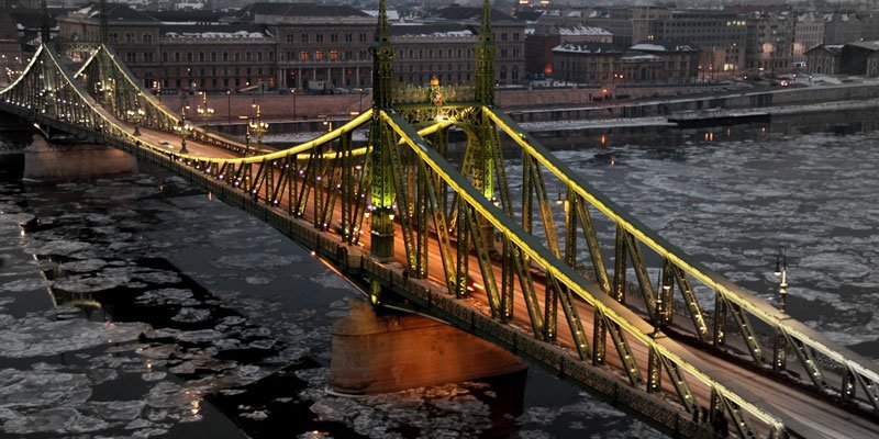 Ponte da Liberdade no inverno - Budapeste foto