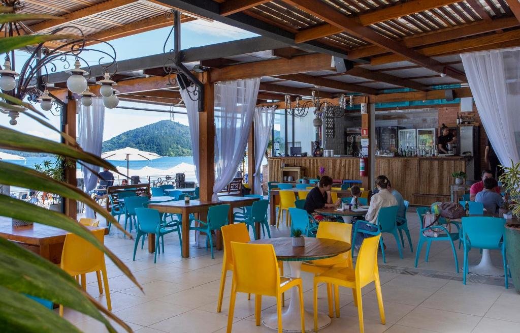 Hotel Village na Praia da Enseada em Ubatuba