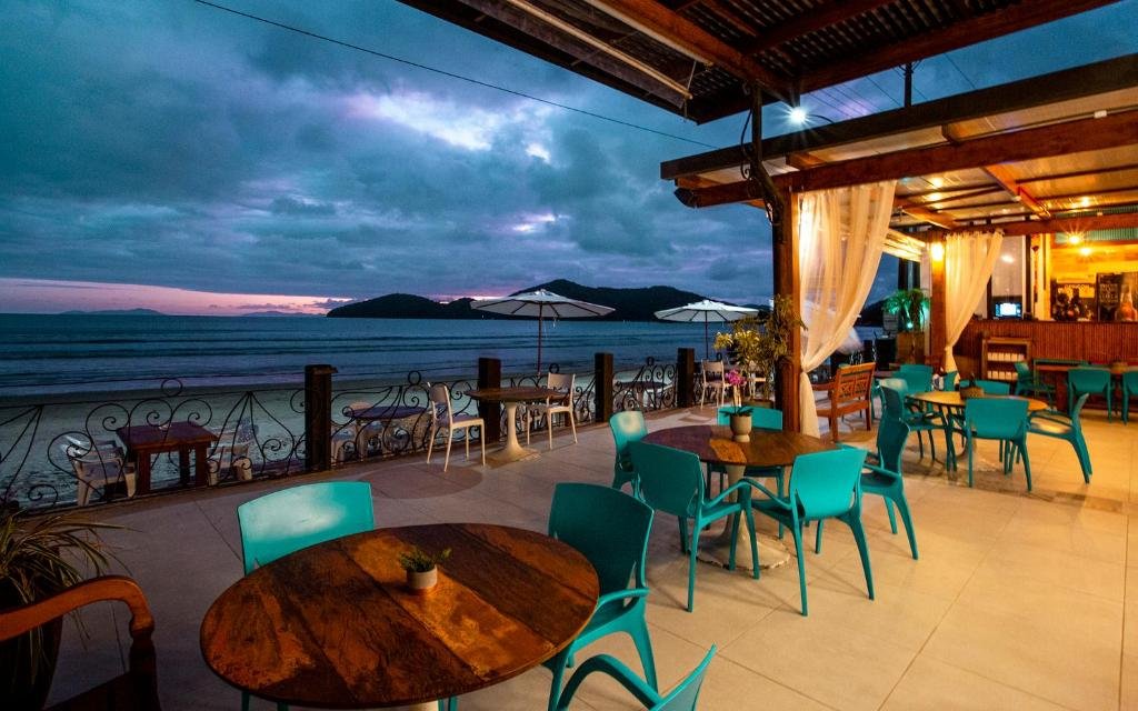 Hotel Village na Praia da Enseada em Ubatuba